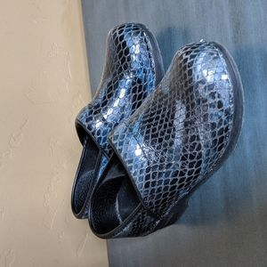 Dansko 37 clogs